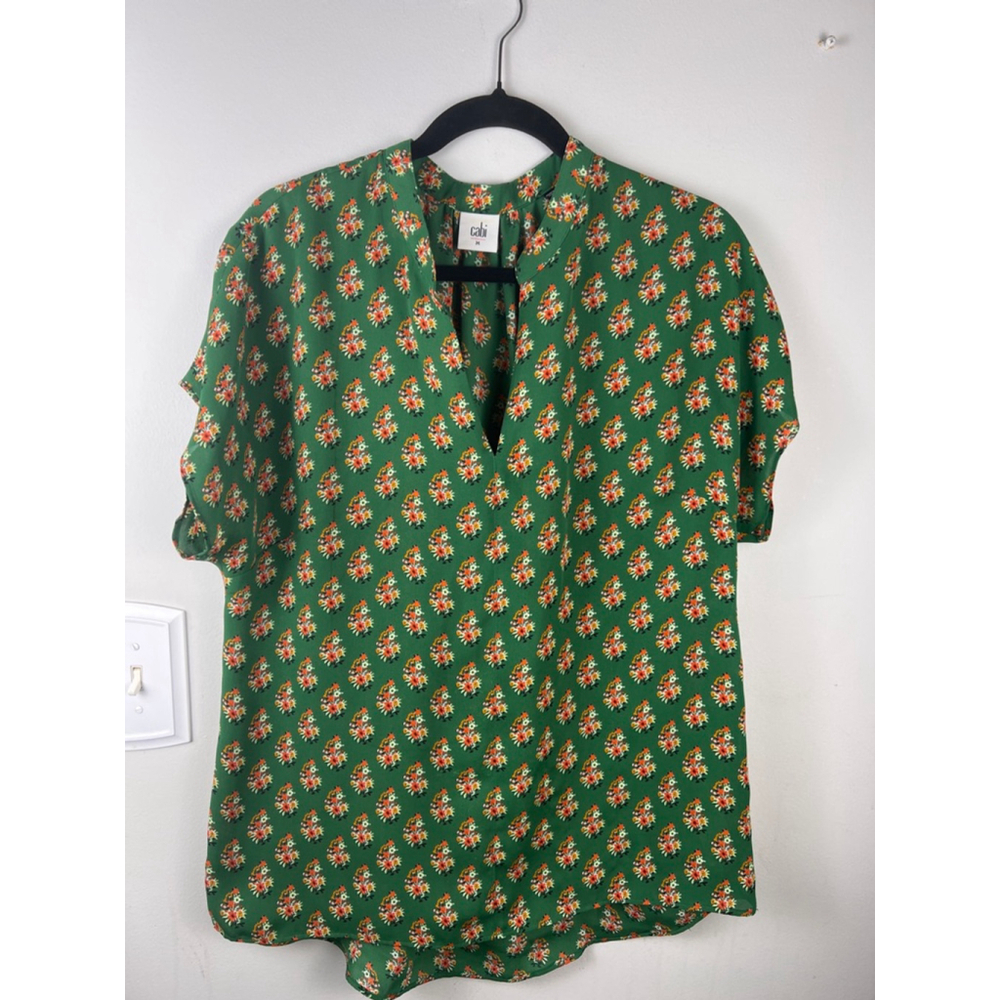 Cabi Floral Blouse Medium Green Short Sleeve Popover Top Split Neck Style 3252